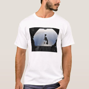 T-shirt Un pararescueman de l'Armée de l'Air d'USA sautan