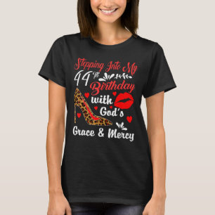 T-shirt Un pas dans mon 44e anniversaire avec la grâce de