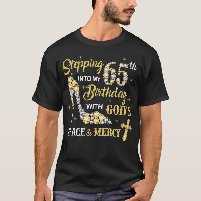 T-shirt Un pas dans mon 65e anniversaire avec la grâce de  (Devant)