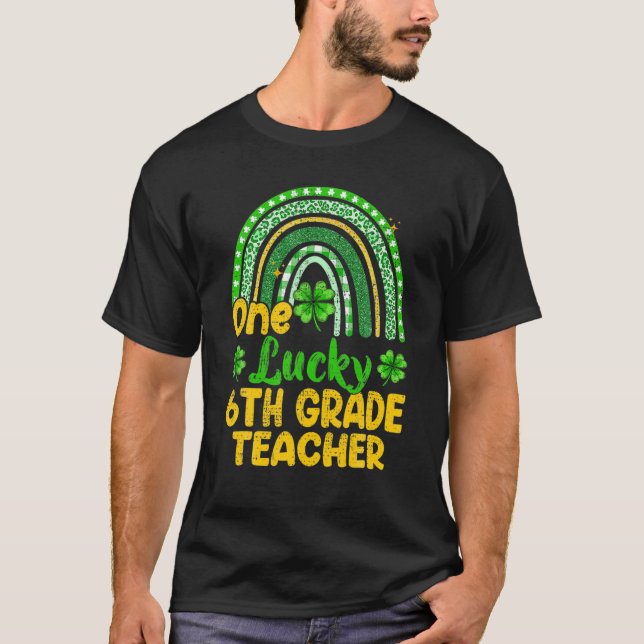 T-shirt Un Professeur De 6E Année Lucky Rainbow Shamrock S (Devant)