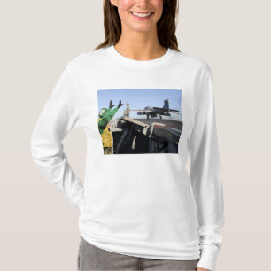 T-shirt Un Prowler EA-6B démarre depuis le poste de pilota