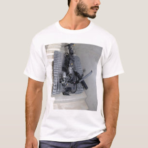 T-shirt Un robot Talon 3B escalade un vol de stai