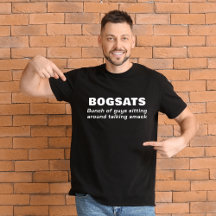 Un tas de gars assis autour de parler de petites s