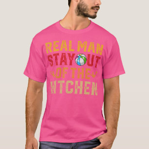 T-shirt Un Véritable Homme Reste Hors De La Cuisine Funny