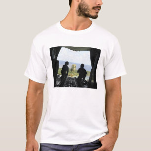 T-shirt Une boîte de biens humanitaires