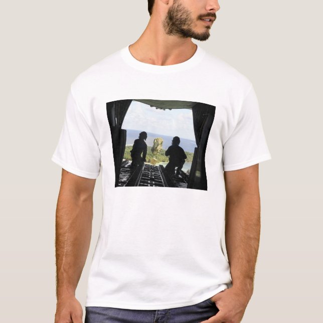 T-shirt Une boîte de biens humanitaires (Devant)