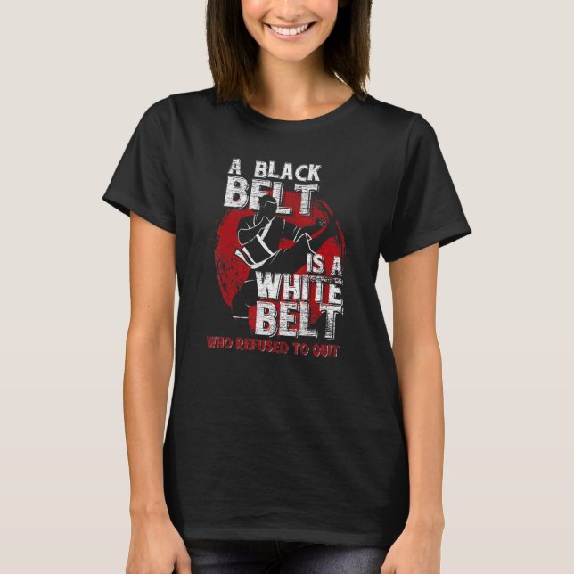 T-shirt Une Ceinture Noire Est Une Ceinture Blanche Qui A  (Devant)