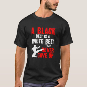 T-shirt Une Ceinture Noire Est Une Ceinture Blanche Qui N'