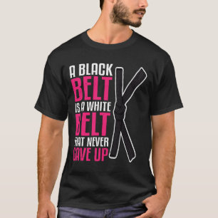 T-shirt Une Ceinture Noire Est Une Ceinture Blanche Qui N'