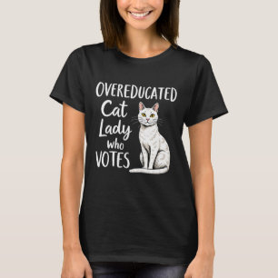 T-shirt Une Femme Au Chat Suréduquée Qui Vote Pour Kamala 