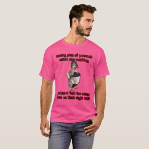 T-shirt Une femme ivre buvait trop la nuit dehors