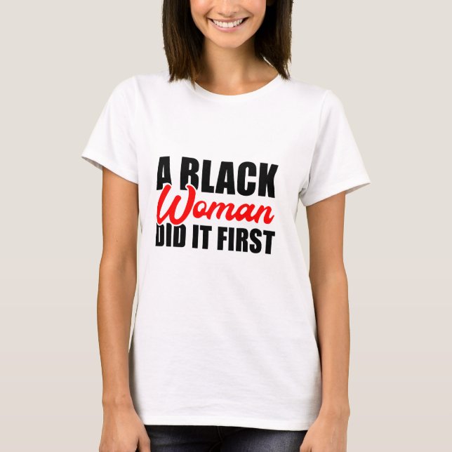 T-shirt Une femme noire l'a fait en premier (Devant)