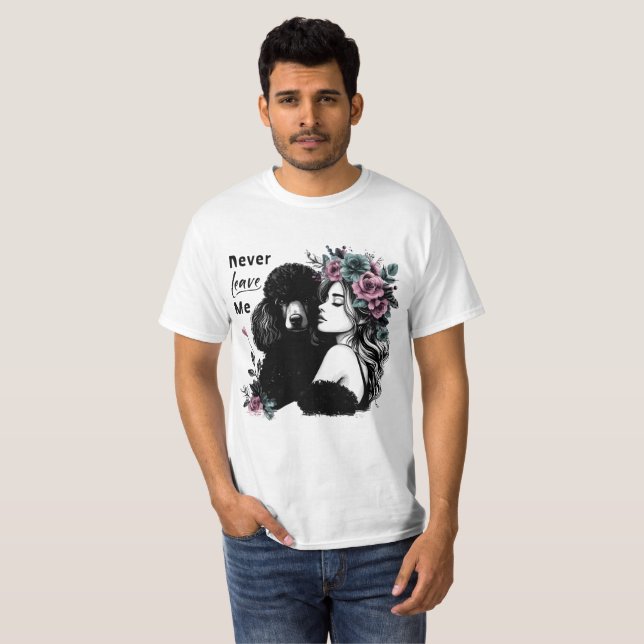 T-shirt Une Femme Qui Accroche Le Poodle Aux Fleurs (Devant entier)
