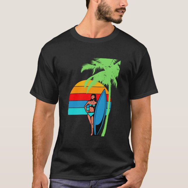 T-shirt une fille à côté d'un palmier sur la plage (Devant)