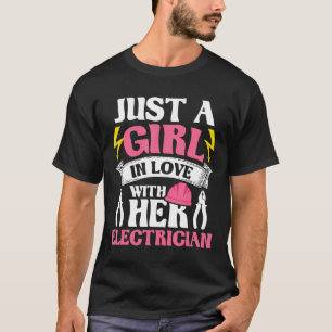 T-shirt Une Fille Amoureuse De Son Électricien Câblant Ele