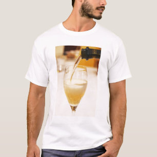 T-shirt Une flûte à champagne remplie de Gosset