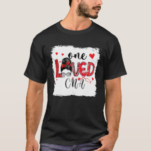 T-shirt Une infirmière aimée CNA vie Messy Bun Valentines 