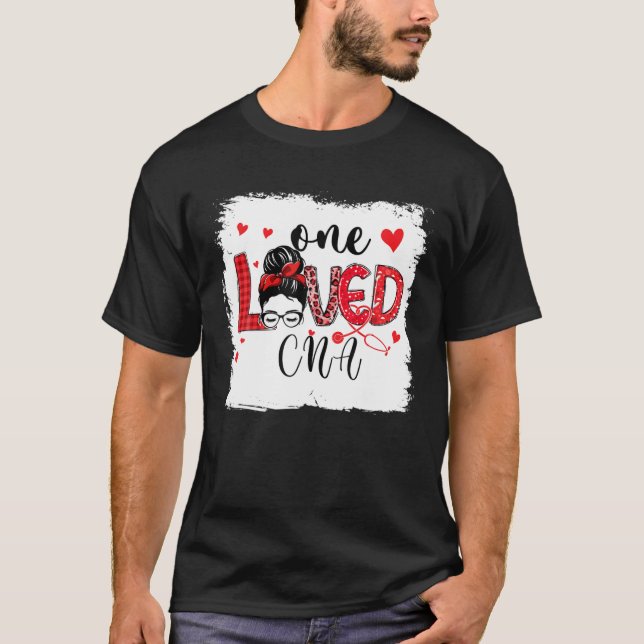 T-shirt Une infirmière aimée CNA vie Messy Bun Valentines  (Devant)
