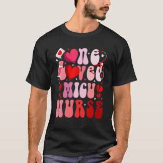 T-shirt Une infirmière en USI aimée Cœurs Stéthoscope Sain
