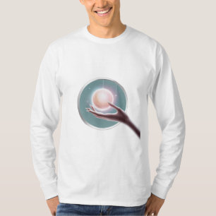 T-shirt Une main tendue pour toucher une planète lumineuse