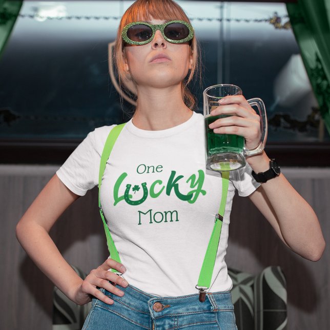 T-shirt Une maman chanceuse | Personnalisable St Patrick's (Créateur téléchargé)