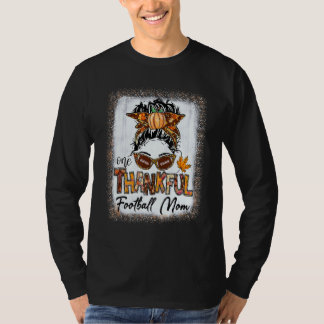 T-shirt Une Maman de Footballeur Reconnaissante Bun Messy