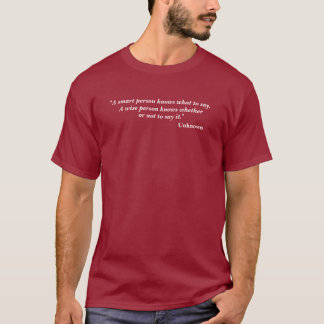 T-shirt Une personne futée contre. Une citation sage de