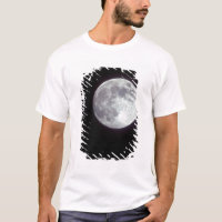 Une pleine lune brillante dans un ciel nocturne no