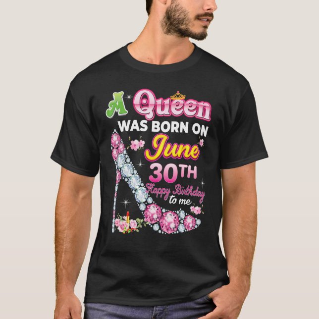 T-shirt Une Reine Est Née Le 30 Juin 30 Joyeux Anniversair (Devant)