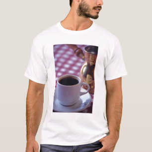 T-shirt Une tasse de café arabe. Syrie. Le Moyen