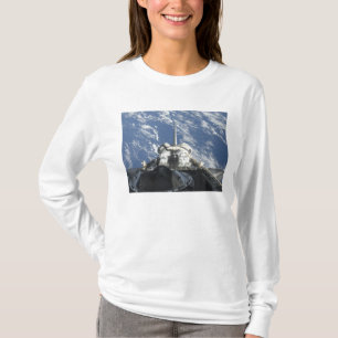 T-shirt Une vue partielle de Space Shuttle Atlantis