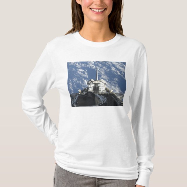 T-shirt Une vue partielle de Space Shuttle Atlantis (Devant)