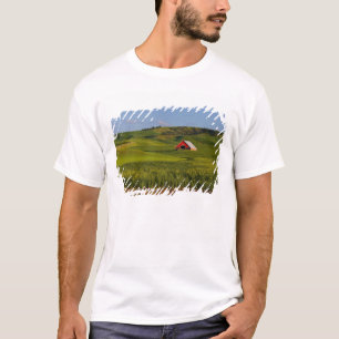 T-shirt Une vue pittoresque d'une grange à Moscou Idaho