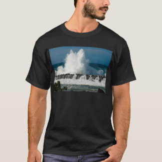 T-shirt Vague se brisant au-dessus de la crique du requin