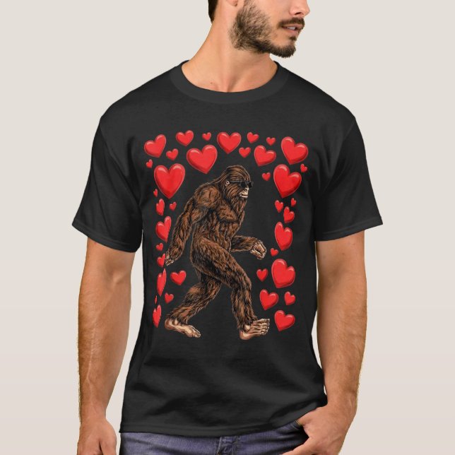 T-shirt Valentines Day Bigfoot Red Hearts Funny Sasquatch  (Devant)