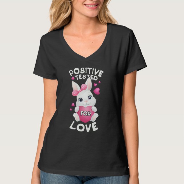 T-shirt Valentine's day bunny with pink heart for her (Devant)