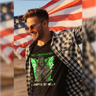 T-shirt Vérificateur de faits le jour, sceptique la nuit, 