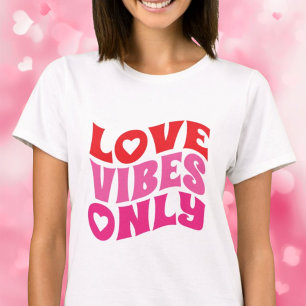 T-shirt Vibes d'amour uniquement Valentines Jour Typograph