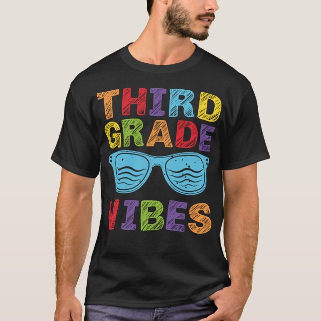 T-shirt Vibes de 3e année - 3e année Équipe Rétro 1er jour (Devant)