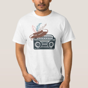 T-shirt "Vibes rétro : Boombox & Casquette plumé"
