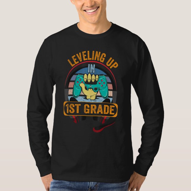 T-shirt Video Gaming  for students Leveling up in First Gr (Devant)