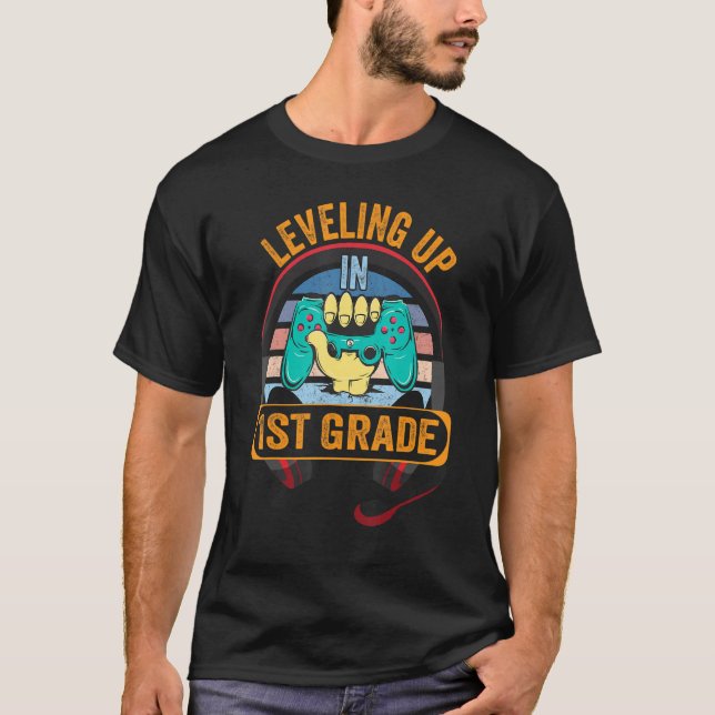 T-shirt Video Gaming  for students Leveling up in First Gr (Devant)