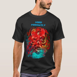 T-shirt Vieilli parfaitement. Dessin de crâne
