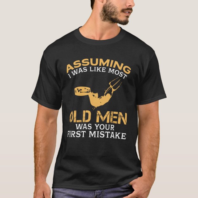T-shirt Vieux hommes drôles qui aime le kitesurf (Devant)