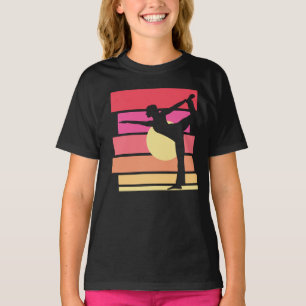 T-shirt vintage fille couché de soleil faisant de l'exerc