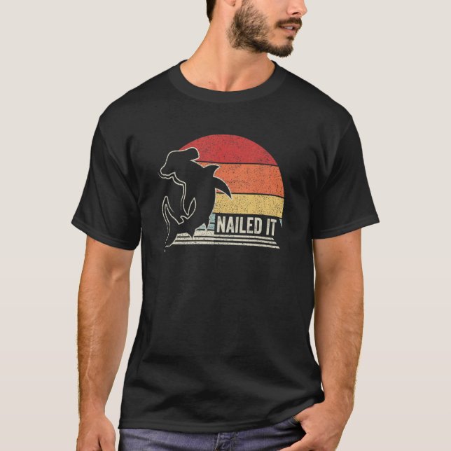T-shirt Vintage Retro cloué il requin marteau (Devant)