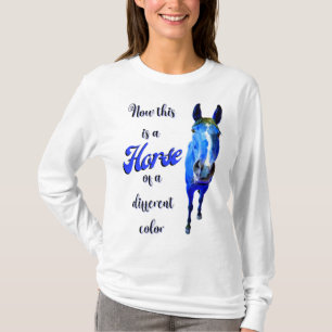 T-shirt Voici un cheval d'une couleur différente en bleu