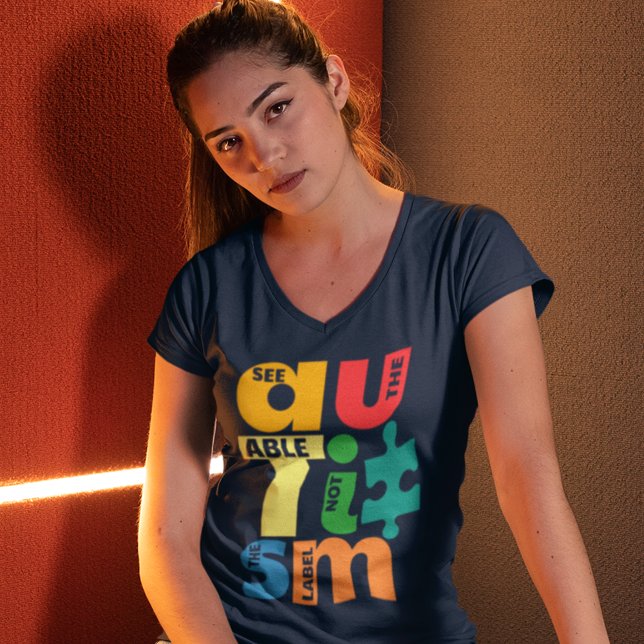 T-shirt Voir la Sensibilisation sur l'autisme Able Not Éti (Autism See the Able Not Label Womens Navy Blue T-V-Neck Shirt)
