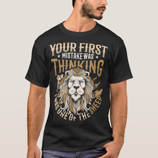 T-shirt Votre Première Erreur Était De Penser Que J'Étais  (Devant)