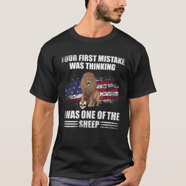 T-shirt Votre Première Erreur Était De Penser Que J'Étais  (Devant)